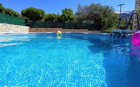 Traditional Villa In Pemonia
