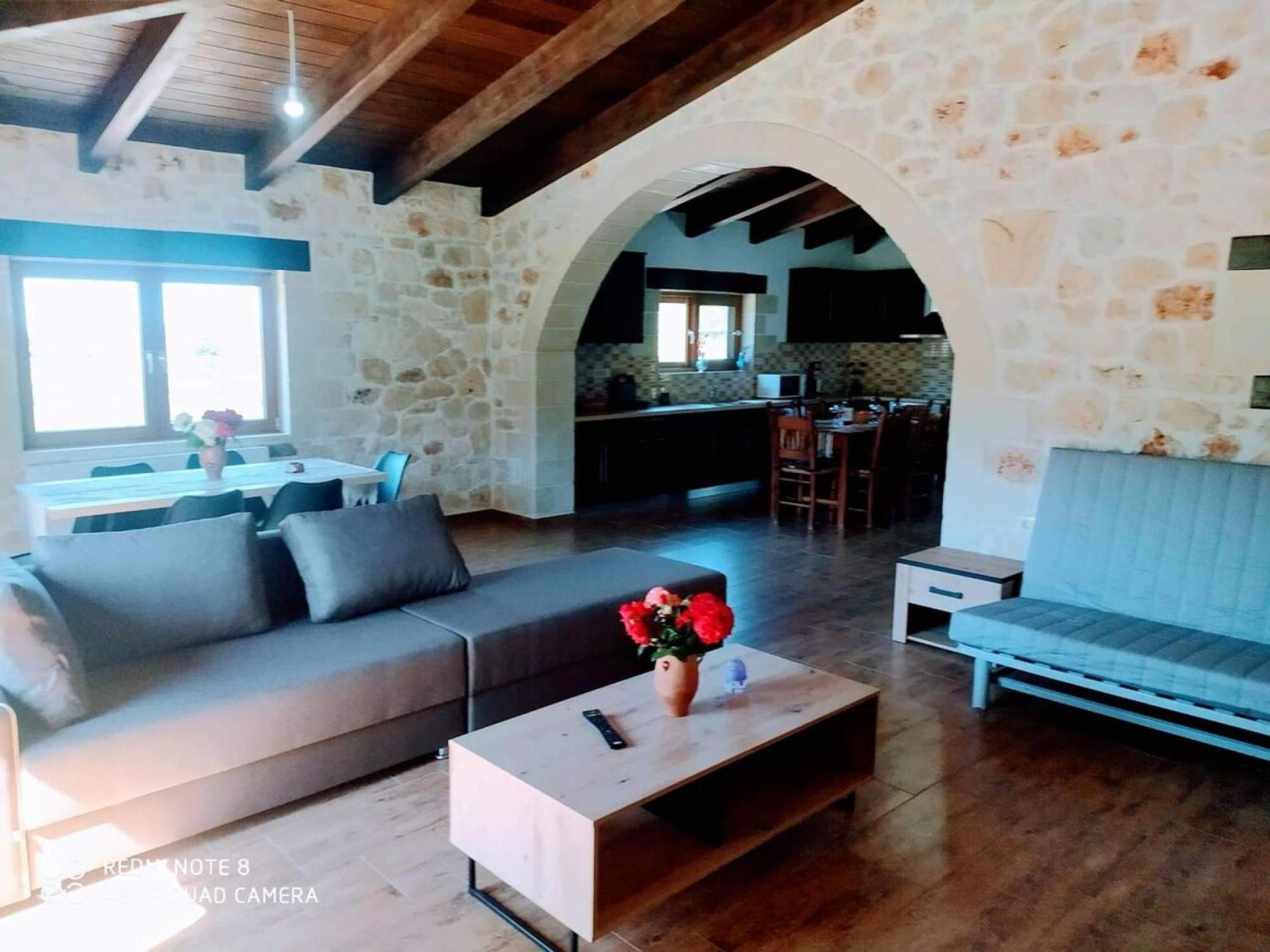 Traditional Villa In Pemonia Extérieur photo