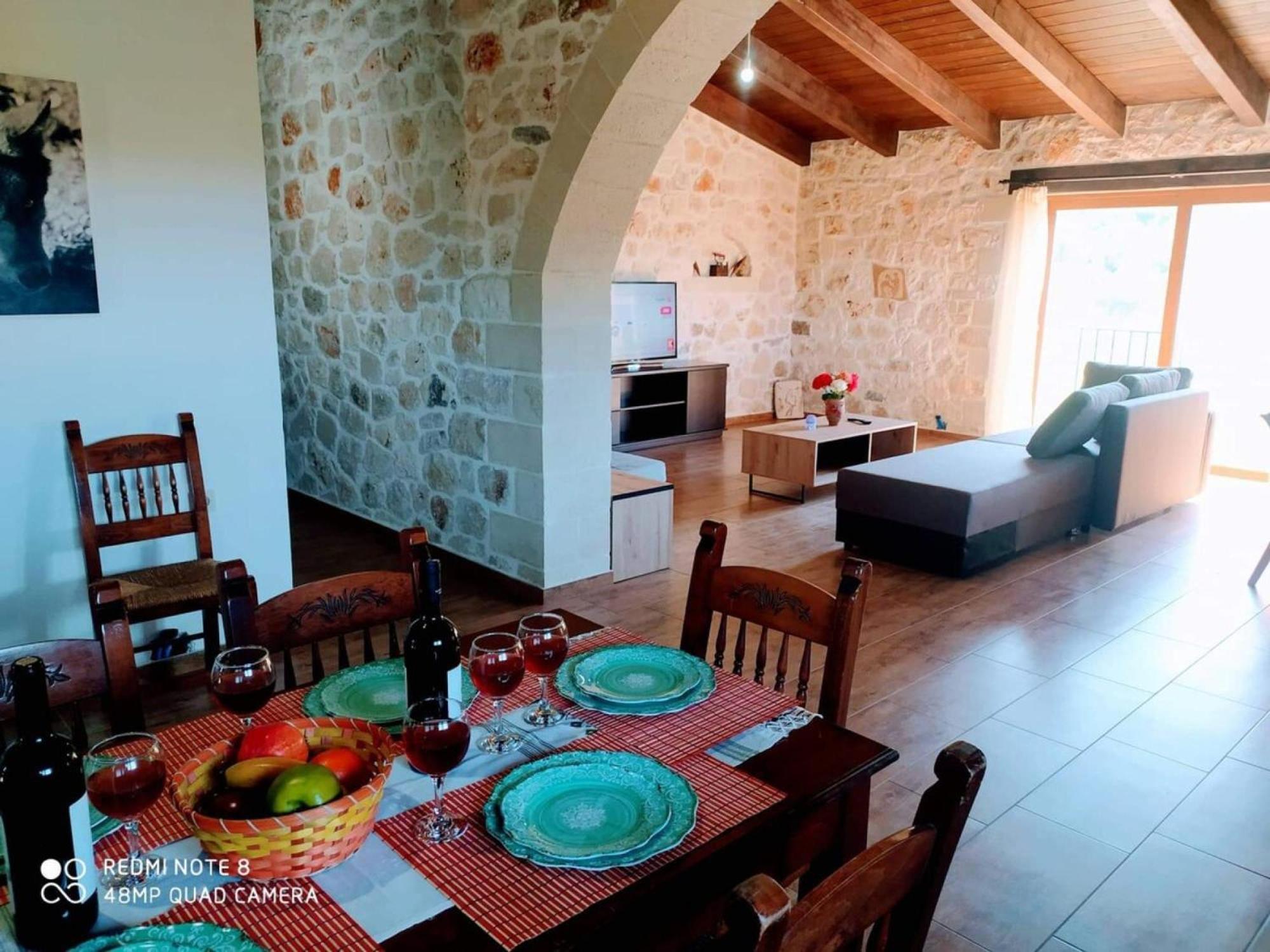 Traditional Villa In Pemonia Extérieur photo