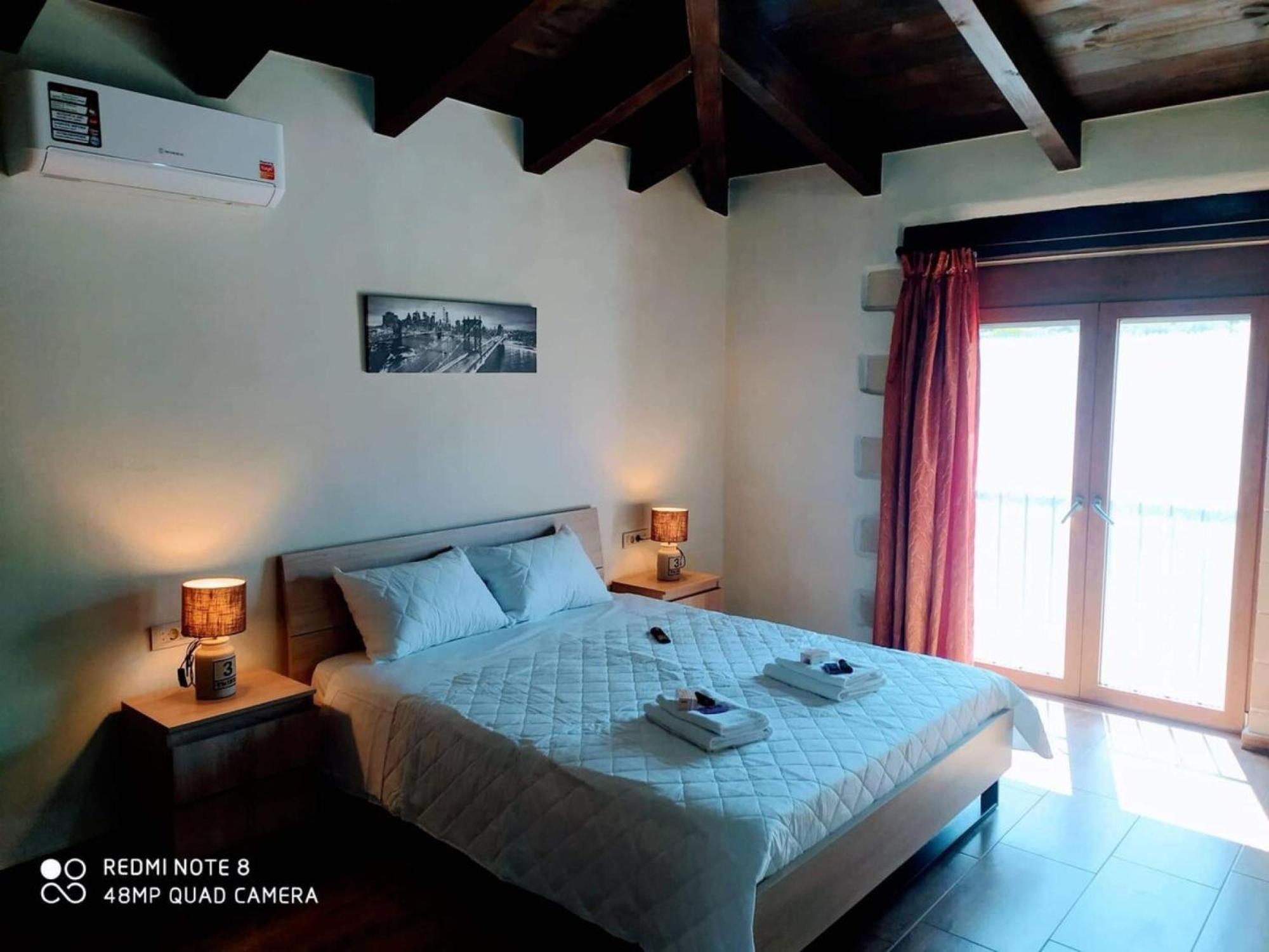 Traditional Villa In Pemonia Extérieur photo